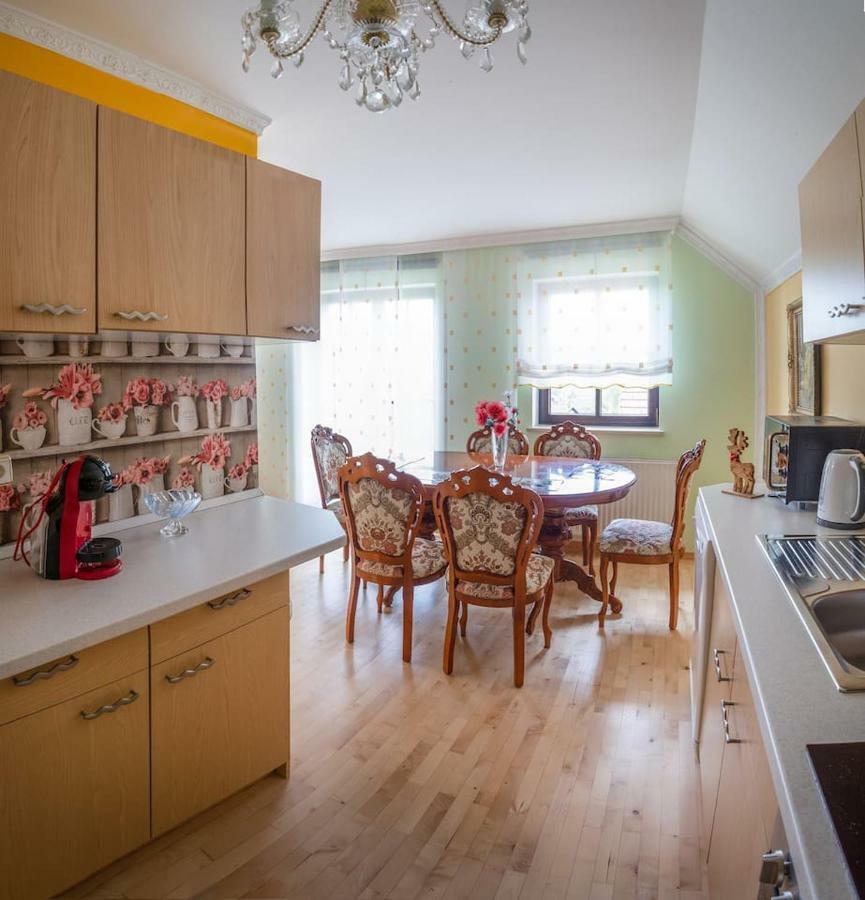 Apartma Ajda Komenda Esterno foto